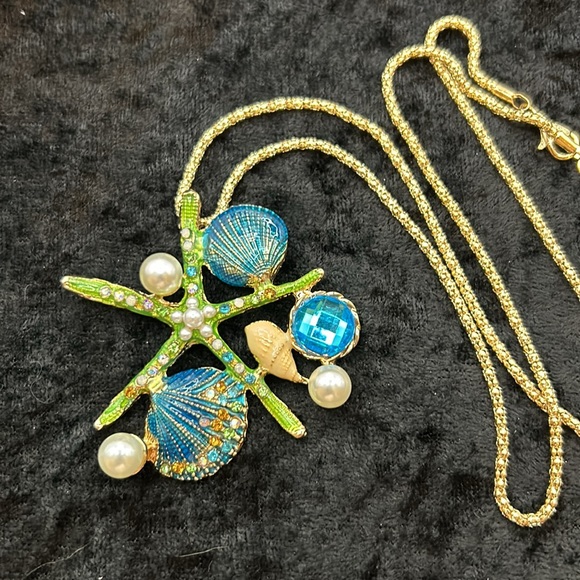 Betsey Johnson Starfish Pendant Necklace - Picture 4 of 4